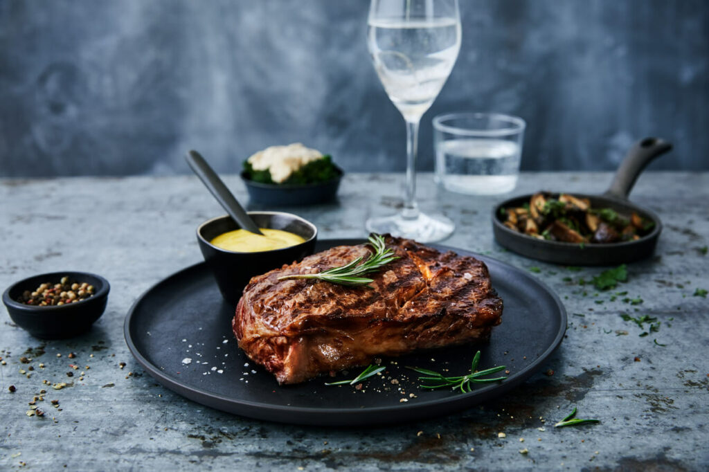 entrecote med bearnaise og tilbehør