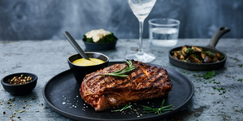 entrecote with bearnaise and sides